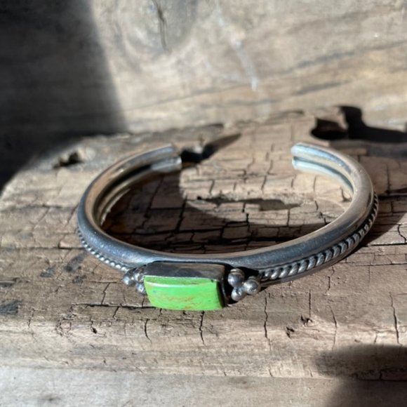 RARE Vintage Signed A.Cadman Navajo Gaspeite & Sterling Silver Cuff Bracelet - Picture 9 of 12